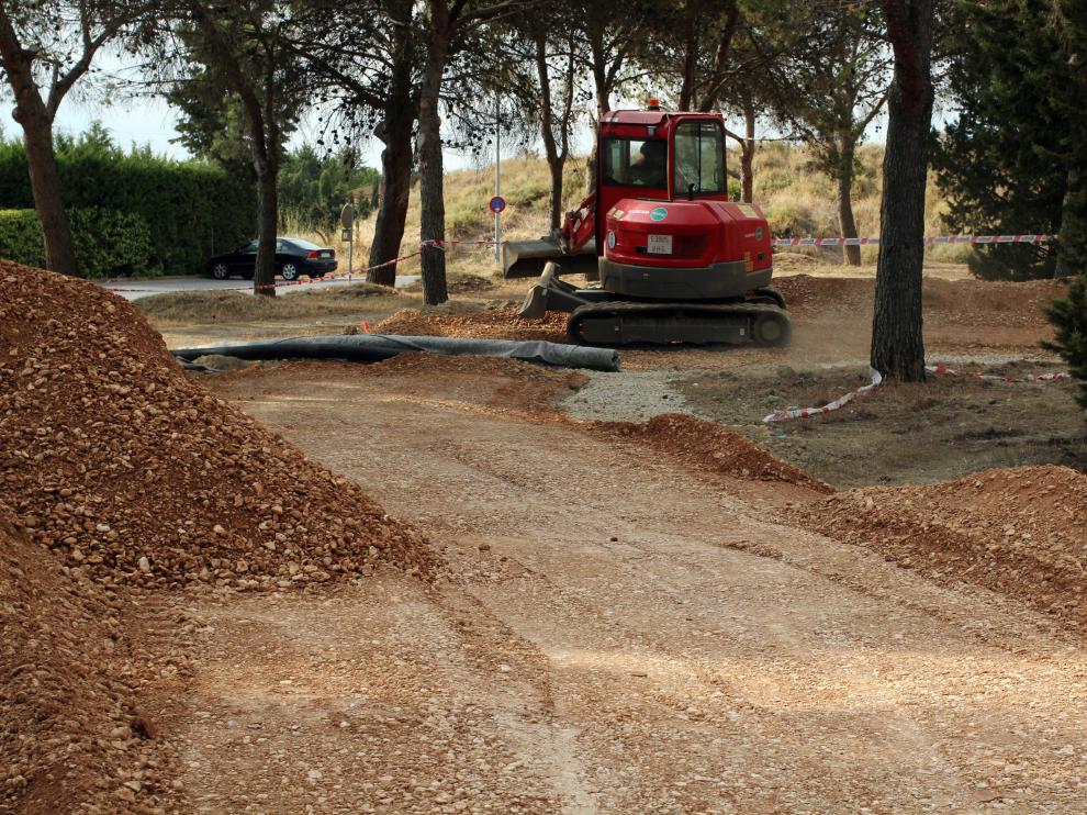 Obras en construcción del parque multideporte situado entre el Alcoraz y el Club de Tenis.