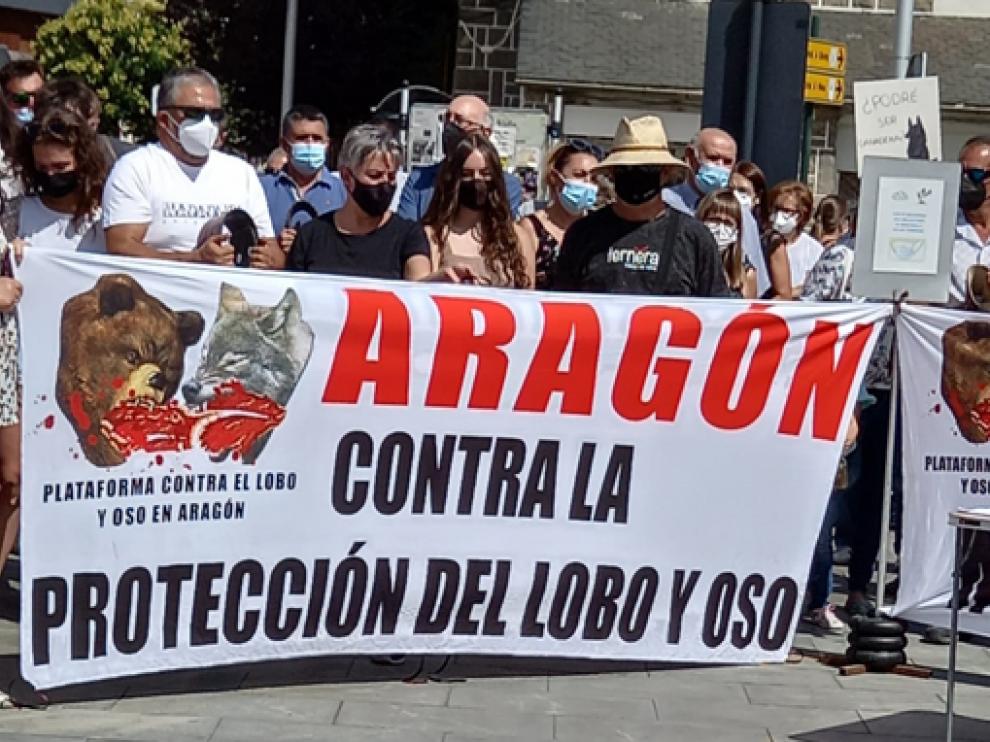 Un momento del acto de protesta este domingo en Jaca.