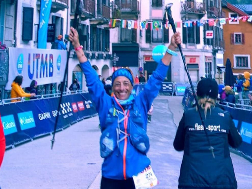 Flora Hernando, a su llegada a la meta en Chamonix.