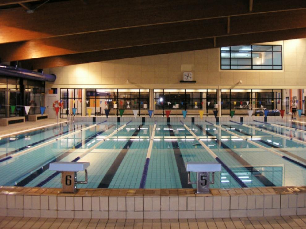 Interior de las piscinas cubierta Almériz