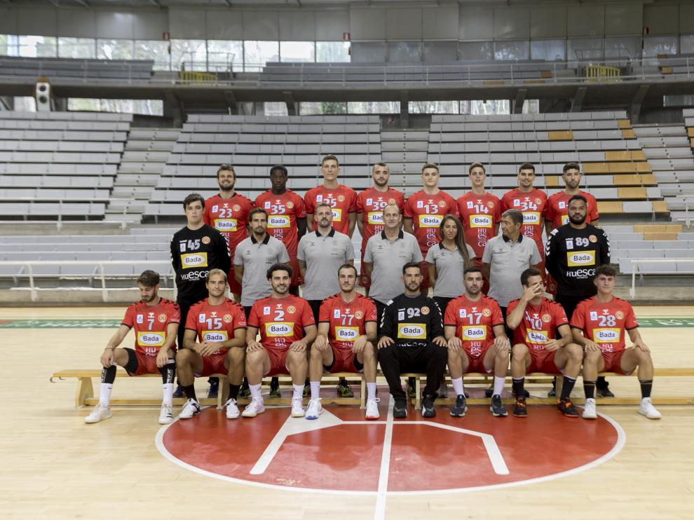 Foto oficial del Bada Huesca con la primera equipación.