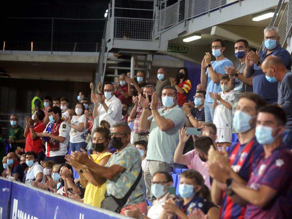 Imagen de afición oscense en el Huesca-Cartagena.
