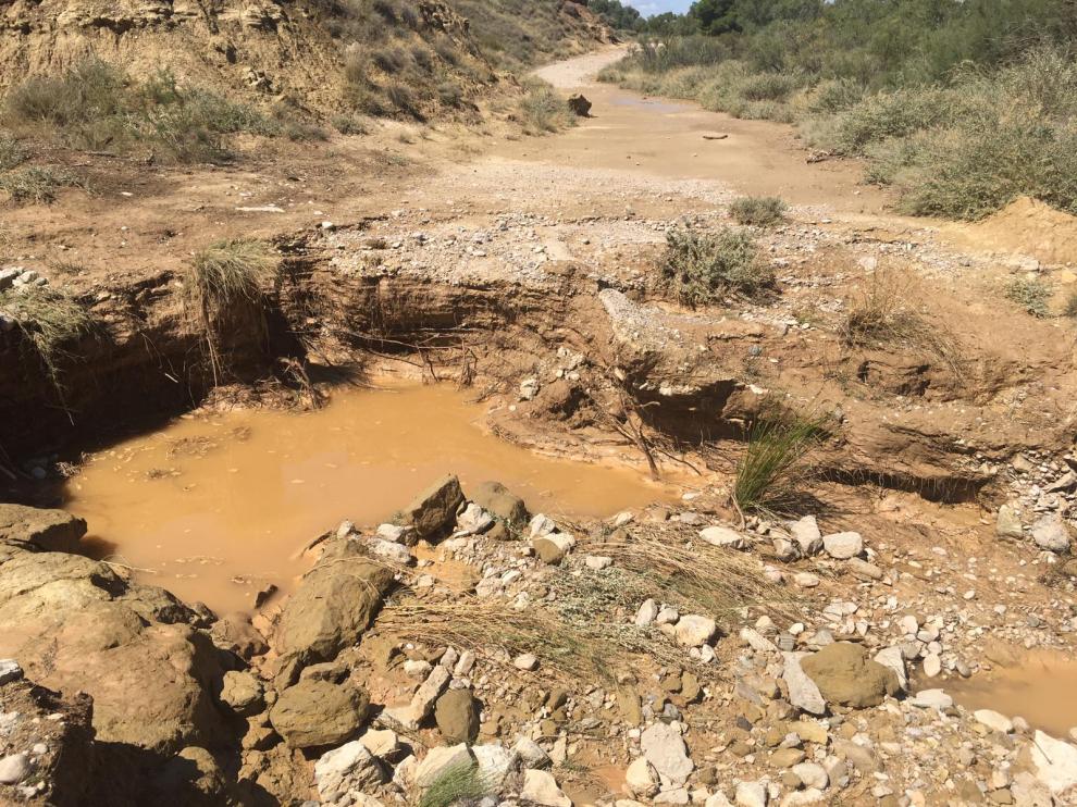 Un camino del monte de Sena, destrozado, tras la tormenta de este miércoles.