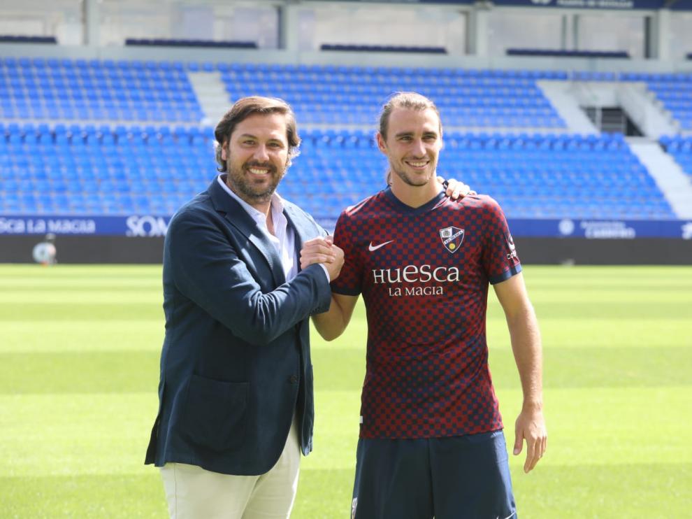 Ignasi Miquel, junto a Rubén García en El Alcoraz.