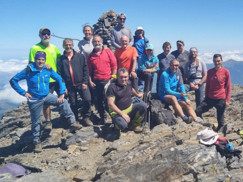 Los montañeros, en la cima del Arbizon