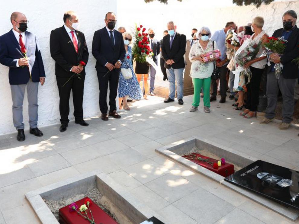 Acto de reinhumación de los restos de María Domínguez en el cementerio de Fuendejalón