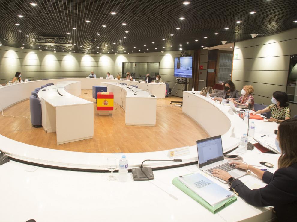 Representantes de Trabajo, CCOO, UGT, CEOE y Cepyme reunidos la semana pasada para abordar la subida del SMI