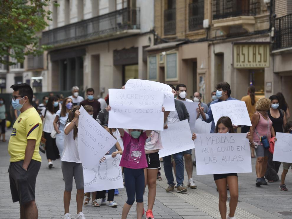 Imagen durante la manifestación por el Coso Alto de Huesca