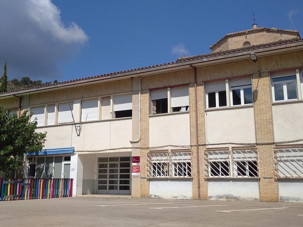 En el antiguo instituto, donde se han reubicado a los alumnos, se imparten clases de educación para adultos