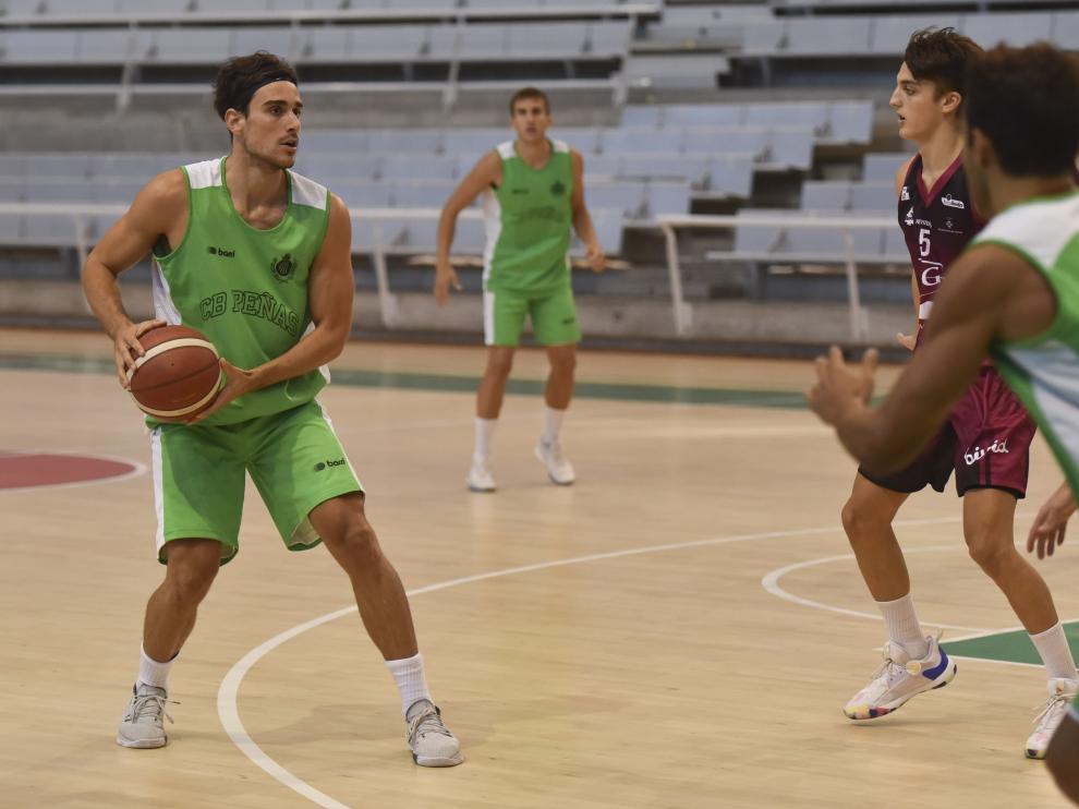 Rafa Casanova se estrenó en el Palacio con el Peñas