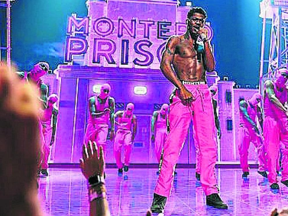 Lil Nas X subió la temperatura con su actuación en la gala MTV