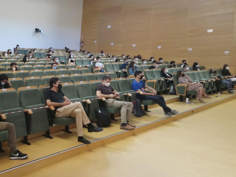 Alumnos de la Escuela Politécnica Superior de Huesca durante la jornada de acogida celebrada el martes.
