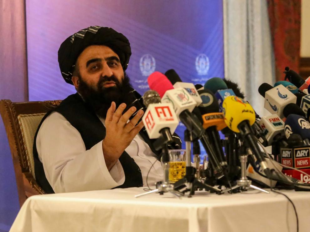 El ministro de Exteriores afgano, Amir Khan Muttaqi, durante la rueda de prensa.