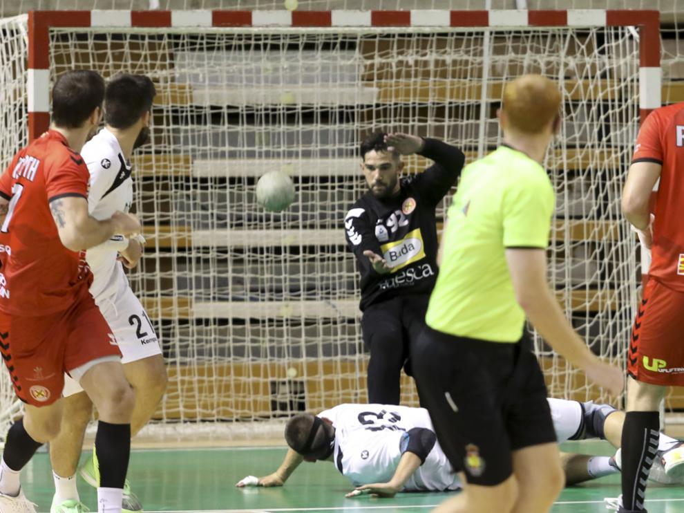 El portero del Bada Dani Arguillas, durante el partido de pretemporada contra el Anaitasuna.