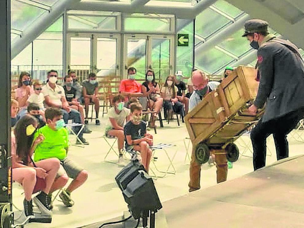 Txema Parra, en el vestíbulo del pabellón de hielo.
