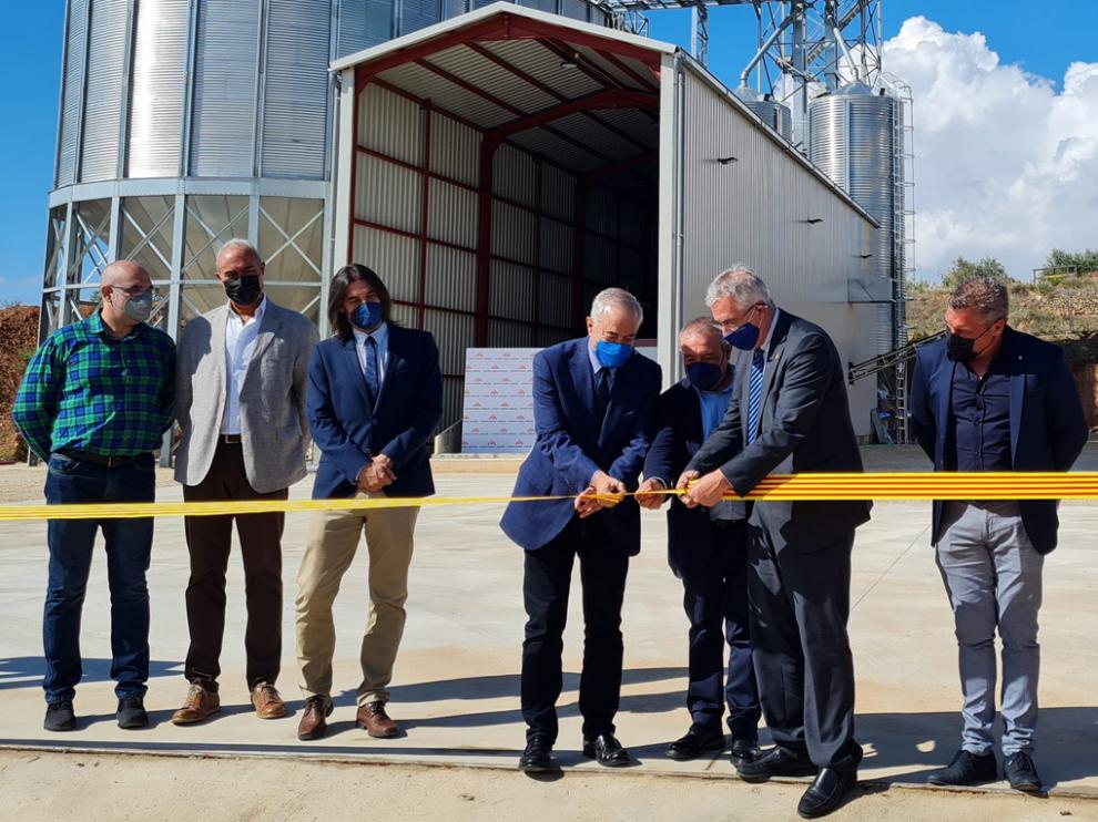 El consejero de Agricultura del Gobierno de Aragón, Joaquín Olona inaugura las nuevas instalaciones de la Cooperativa del niño Jesús de Aniñón (Zaragoza)
