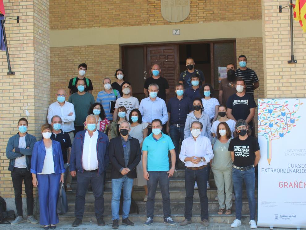 Autoridades, profesores y el alumnado del curso se fotografiaron este viernes en el cierre de la edición de este año.