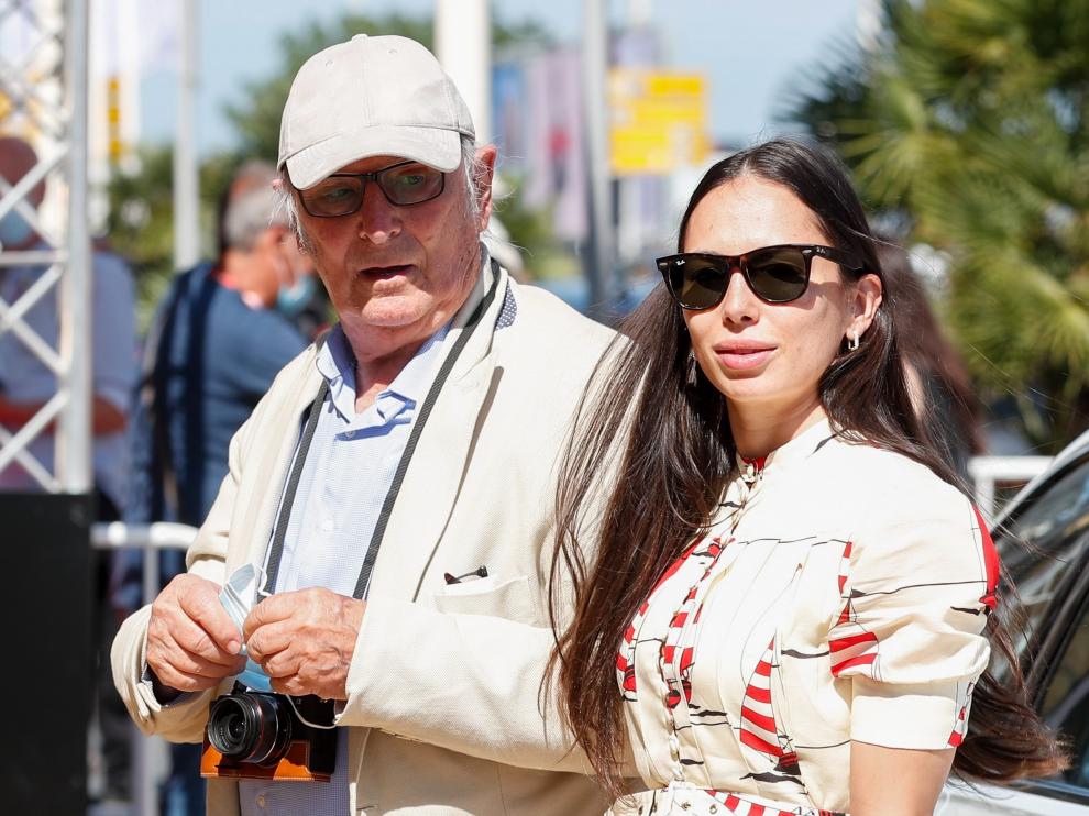 Carlos Saura, junto a su hija Anna, a su llegada al festival de San Sebastián.