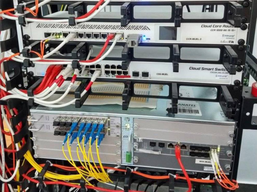 Tres jóvenes ingenieros han llevado la fibra óptica a pequeños municipios aragoneses que carecían de conexión