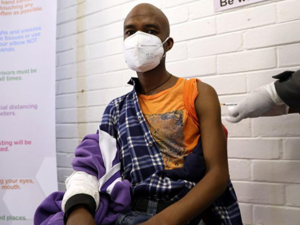 Apenas el 5,8 % de la población de África ha recibido la primera dosis