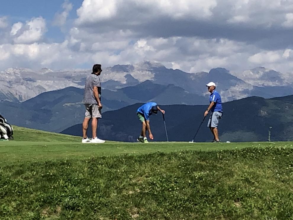 Los participantes disfrutaron de buenas jornadas para la práctica del golf.