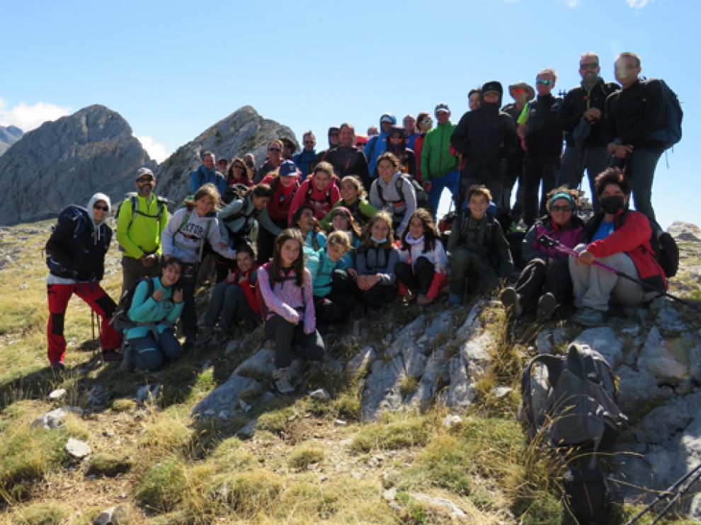 El grupo participante posa en El Forato, de 2.150 metros.