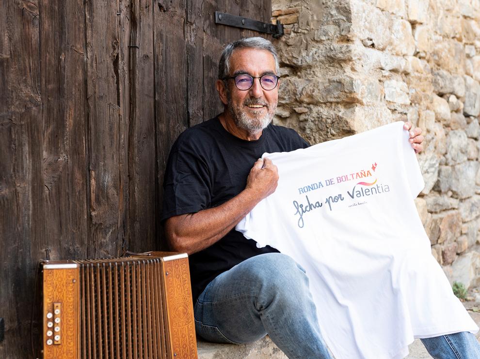 Ignacio Pardinilla, miembro de La Ronda de Boltaña, promocionando la campaña.
