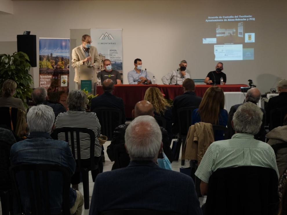 José Luis Bergua, Jorge Ruiz, Rafael Bergua, Ángel Chéliz y Juan Antonio Gil, este jueves en Aínsa.