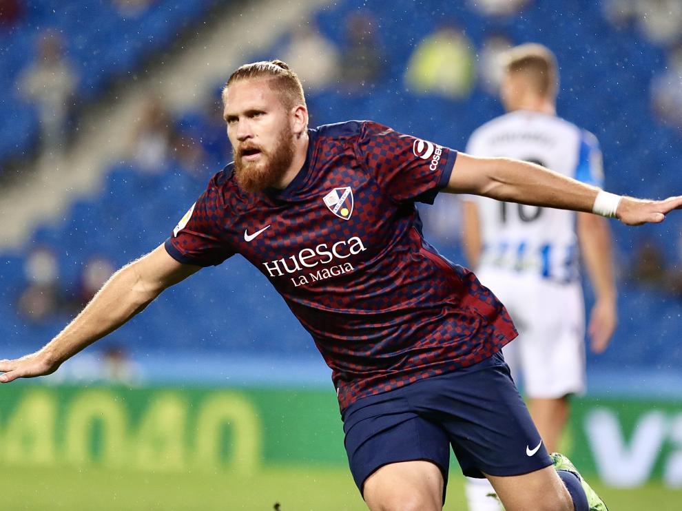 Isaidro Pitta marcó los dos goles del Huesca ante la Real B.