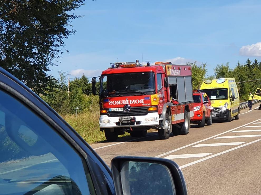 Efectivos de emergencias en la A-1213, en Albero Bajo.