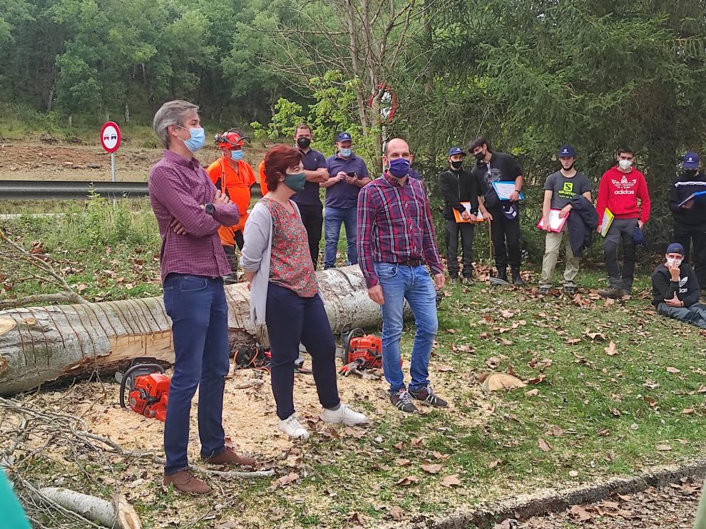 El director de Medio Natural y Gestión Forestal, Diego Bayona, durante su visita al IFA de Jaca.