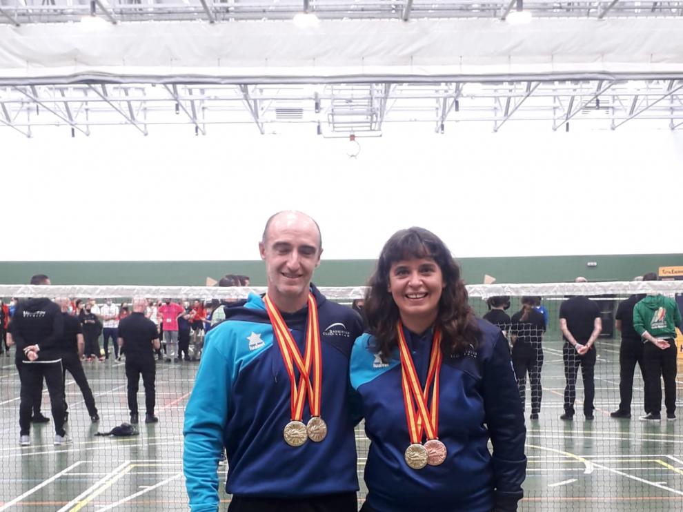 Eduardo Marco y Belén Foj, con las medallas conseguidas en Vitoria.