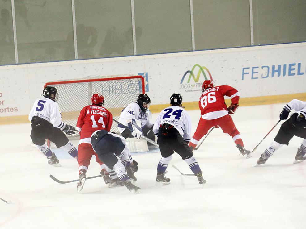 Imagen del partido entre Club Hielo Jaca y CH Huarte