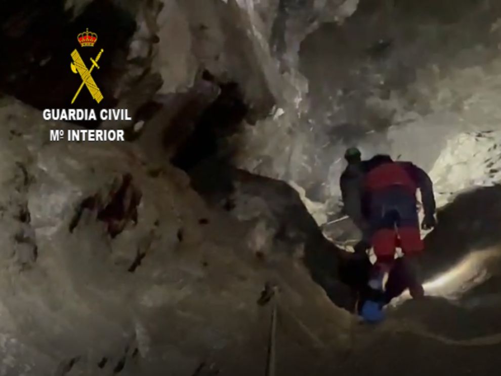 Imagen durante el rescate del espeleólogo