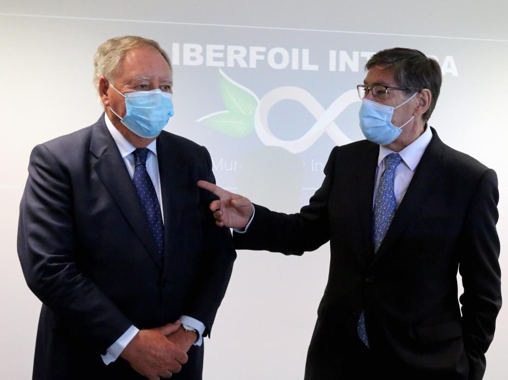 Arturo Aliaga a su llegada a la presentación del nuevo proyecto de Iberfoil en Sabiñánigo.