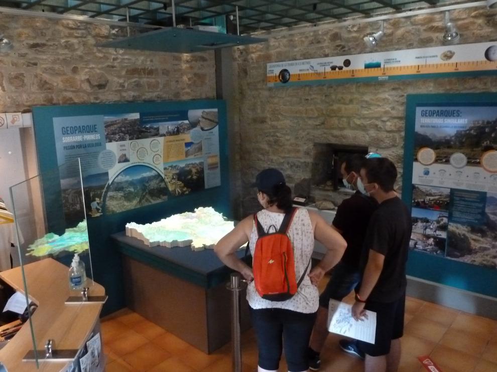 Se puede disfrutar de una espectacular muestra de las principales rocas de Sobrarbe.