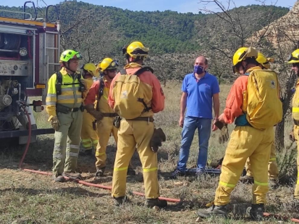 El director general de Medio Natural y Gestión Forestal, Diego Bayona, con algunos de los efectivos que han participado en el simulacro.