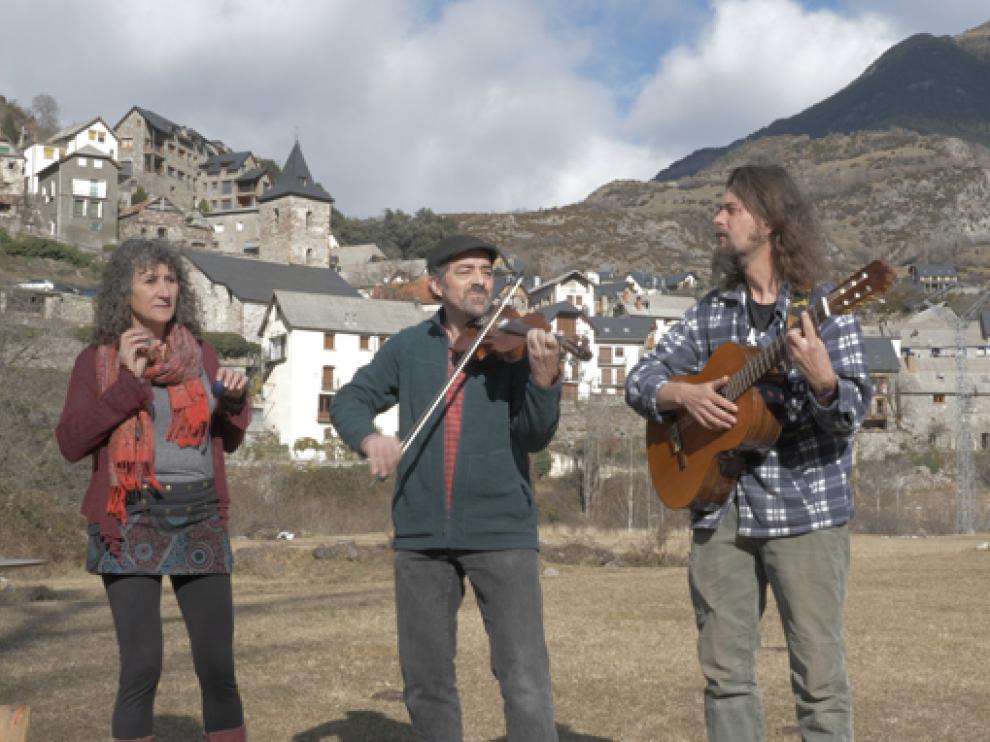 El documental de Juan Carlos Somolinos reúne a un centenar de músicos en SobrarbeSon.