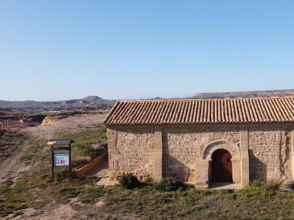 Aspecto de la ermita de Nuestra Señora de la Virgen del Castillo, en Alberuela de Tubo.