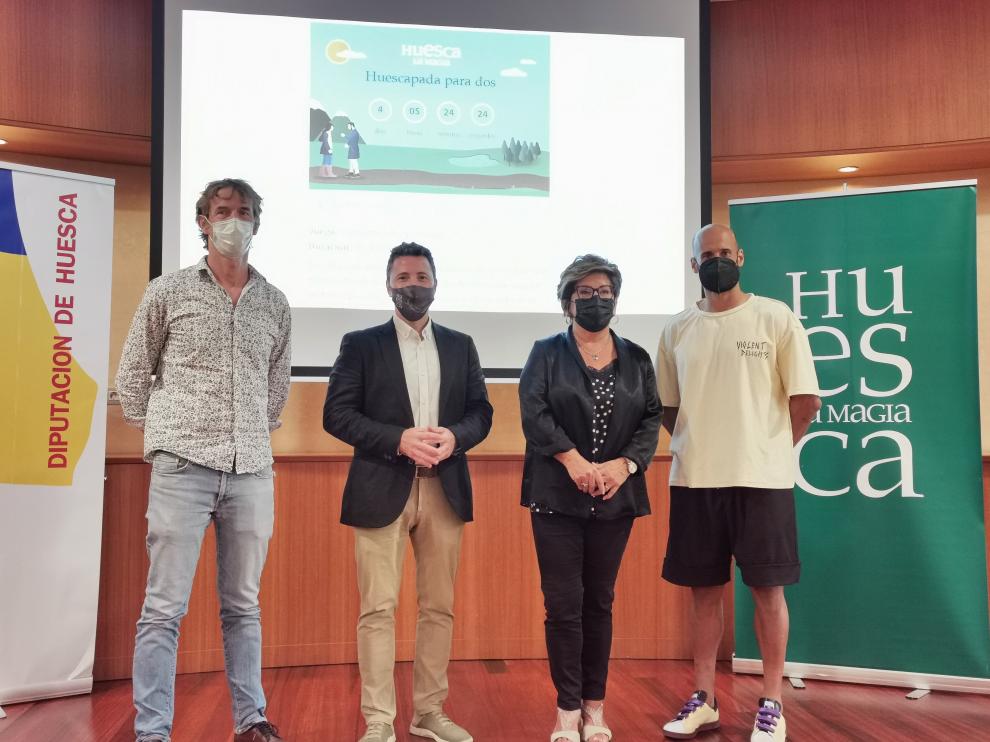 Valero Biarge, Fernando Blasco, Elisa Sancho y Mikel Rico, en la presentación del juego online.