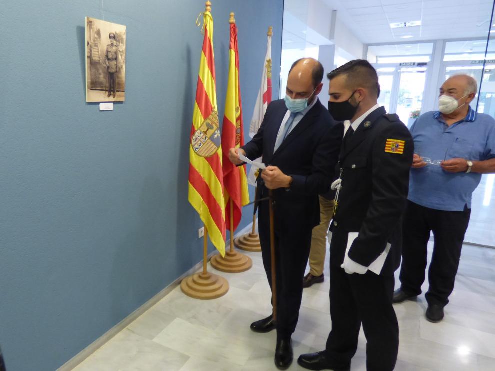 Autoridades durante la visita a la exposición.