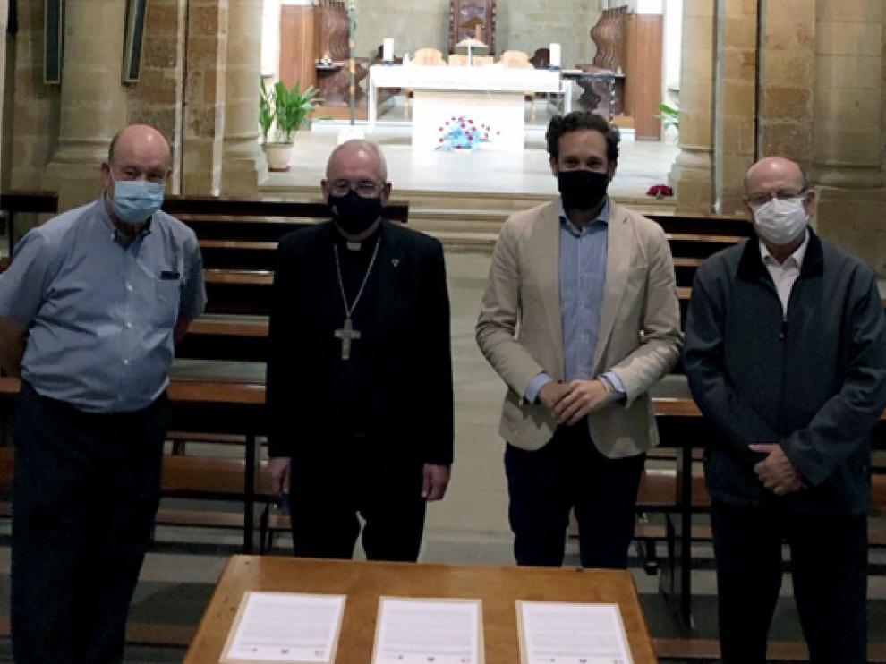 José Antonio Castán, Ángel Pérez, Isaac Claver y Ángel Noguero durante la firma del convenio.