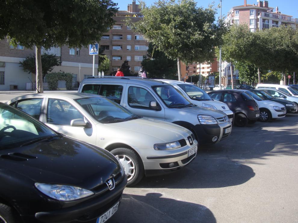 Foto de archivo de vehículos en Huesca ciudad.