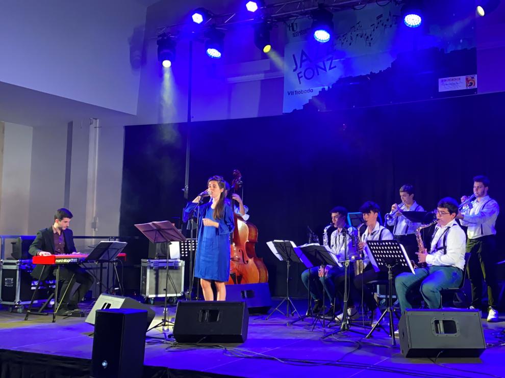 Marina Quiroga actuó acompañada por la banda New Kids In The Swing.