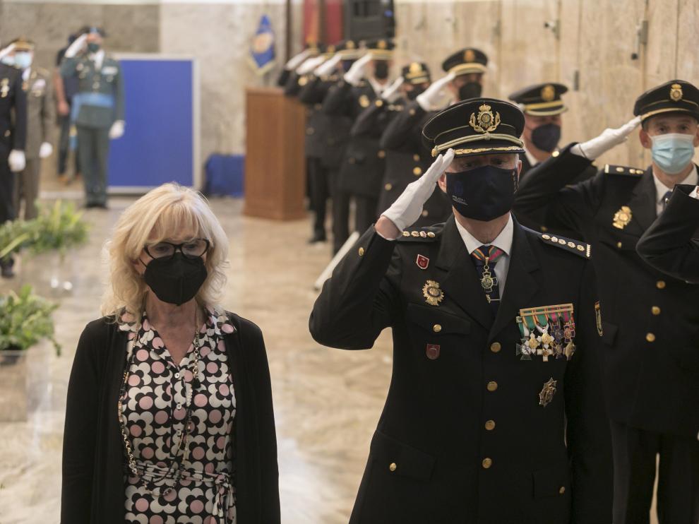 La subdelegada del Gobierno en Huesca, Silvia Salazar, y el comisario de la Policía Nacional, Álvaro Hernández,en el acto.