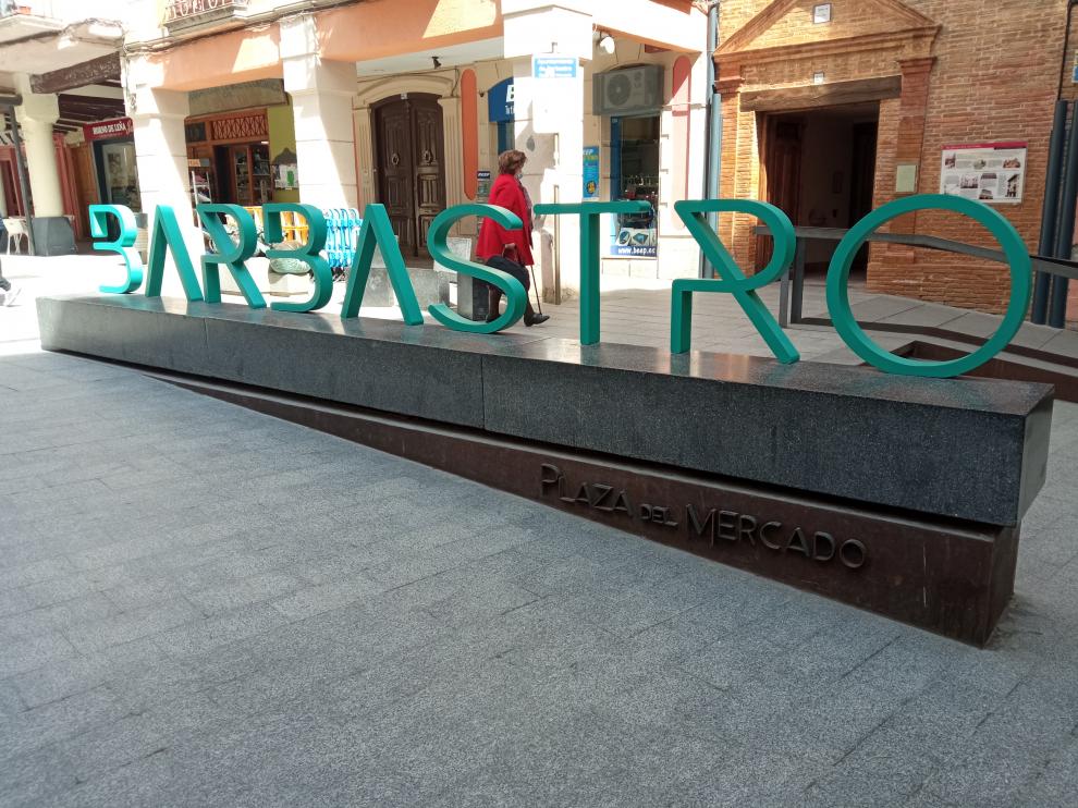 Cartel de bienvenida a Barbastro.