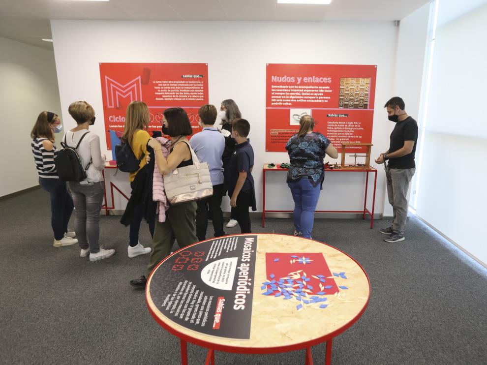 Imagen de los primeros visitantes al museo