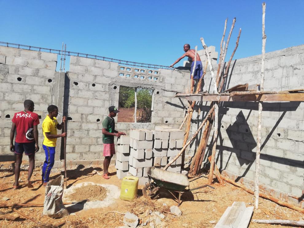 Construcción de una escuela en Ankidafito, Madagascar.