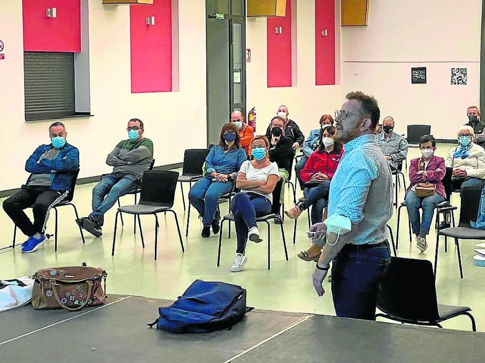 Reunión en la que se presentaron las líneas del futuro plan estratégico turístico de Fonz.