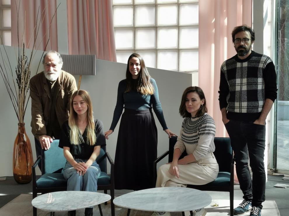 De izquierda a derecha, Ramón Barea, Charlotte Vega, Estefania Cortés, Marta Nieto e Israel Elejalde.